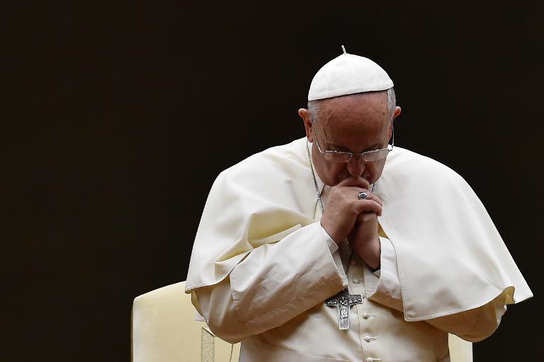RÃ©sultat de recherche d'images pour "le pape franÃ§ois en priÃ¨re"